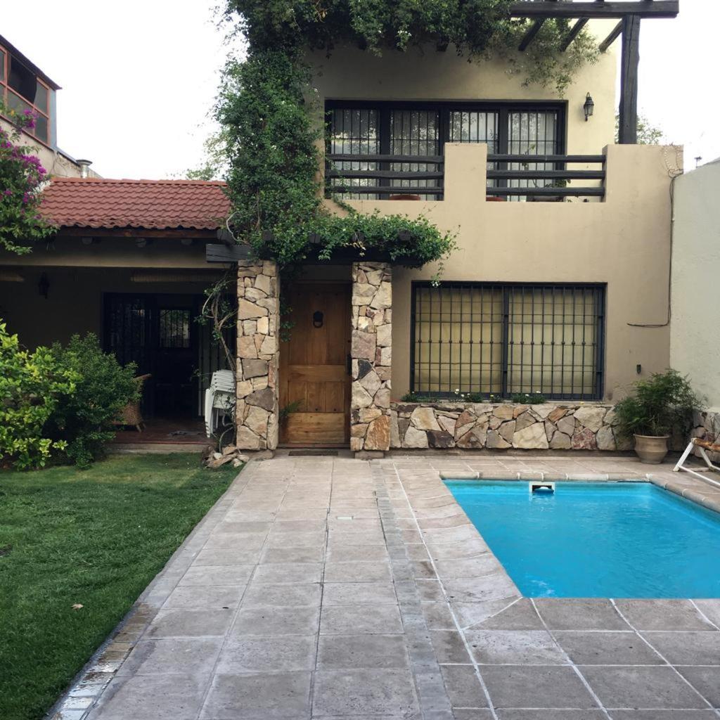 Quinta Montaña - Casa entera grupo o familia 8-10 personas - céntrica, piscina - Todas las comodidades! Mendoza Esterno foto